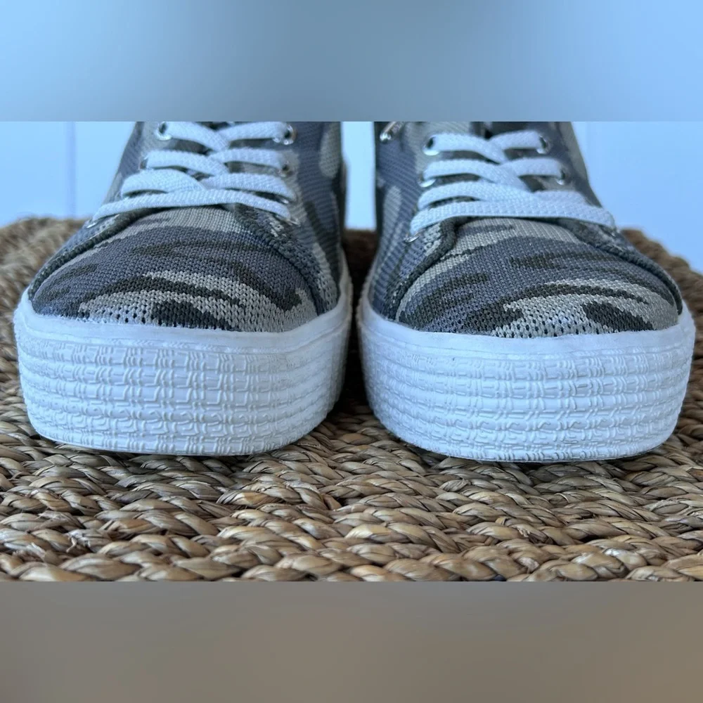 Madden NYC Women’s Camouflage Platform Mesh‎ Sneakers Size 8